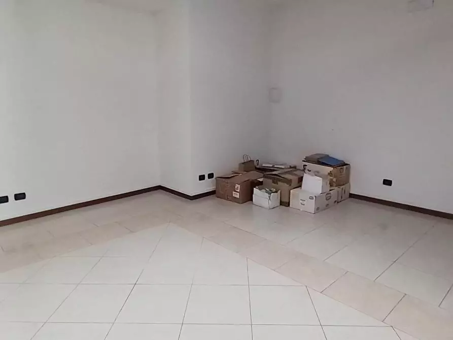 Immagine 8 di Locale commerciale in vendita  a Rovigo