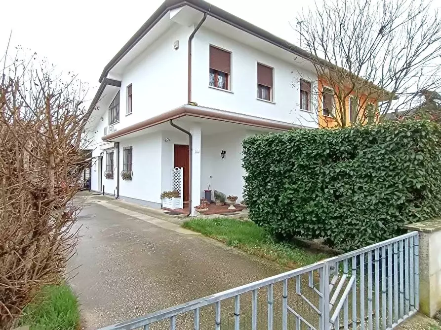 Immagine 1 di Casa bifamiliare in vendita  a Bosaro
