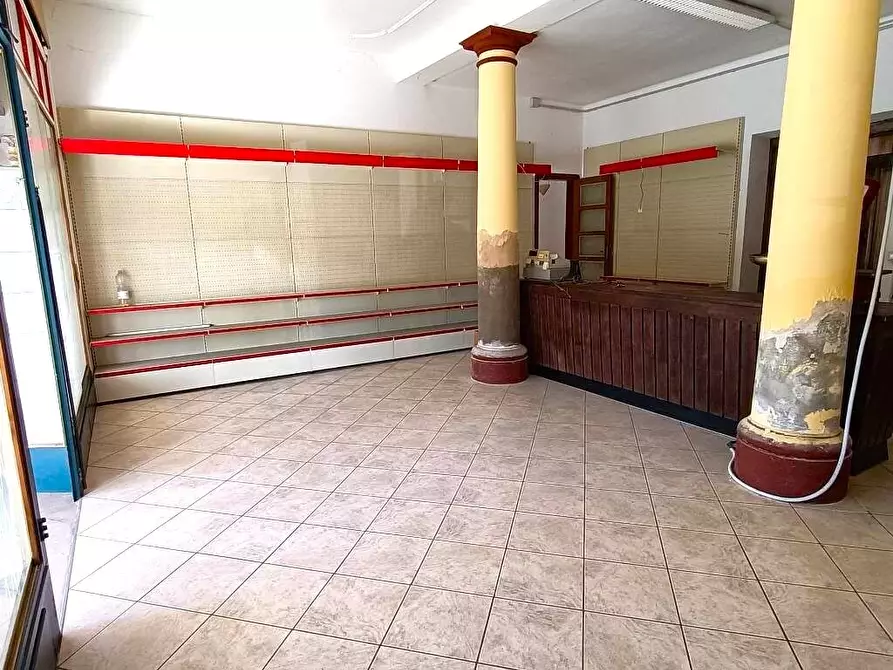 Immagine 5 di Locale commerciale in vendita  a Castelguglielmo