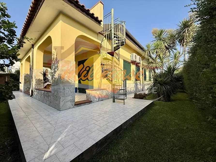 Immagine 14 di Villa in vendita  in VIA MER NERO a Siracusa