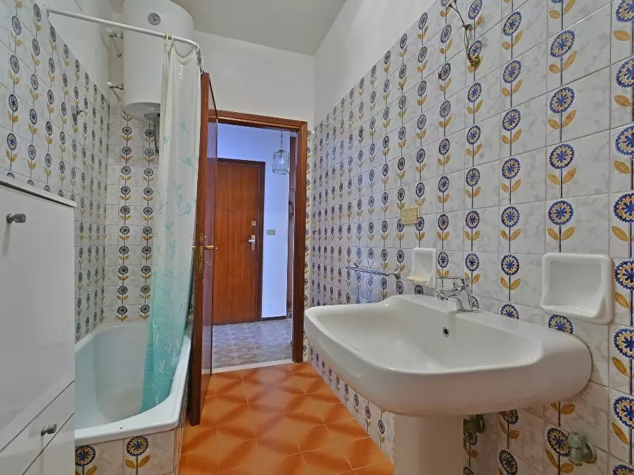 Immagine 23 di Pentalocale in vendita  in Via delle Palme 10 a San Bartolomeo Al Mare