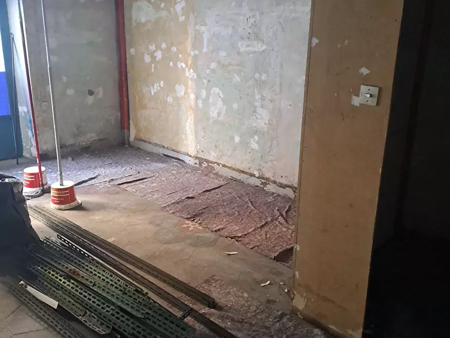 Immagine 4 di Locale commerciale in vendita  in V. BRANDIZZO 16 a Torino