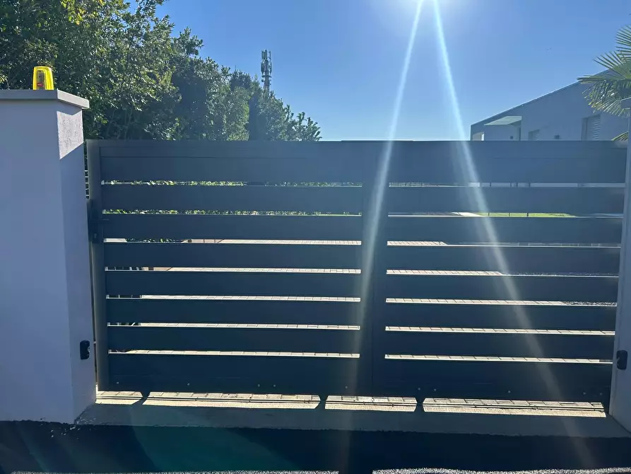 Immagine 2 di Villa in vendita  a Sarzana