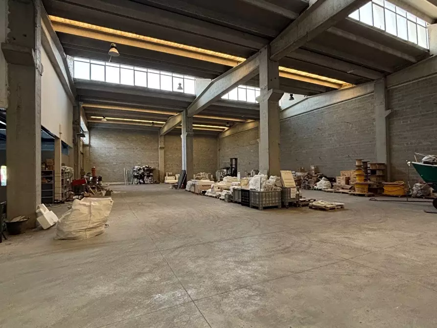 Immagine 4 di Attività artigianale in vendita  a Sarzana