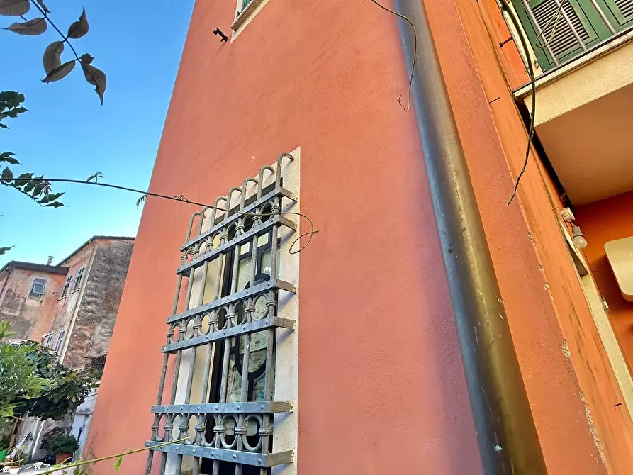 Immagine 4 di Locale commerciale in vendita  a Sarzana