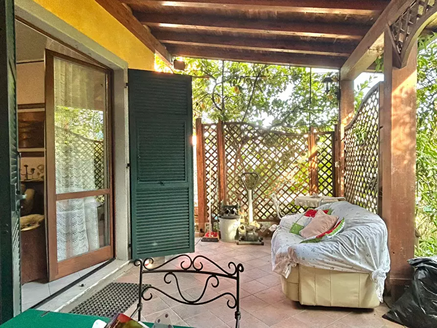 Immagine 8 di Porzione di casa in vendita  a Sarzana