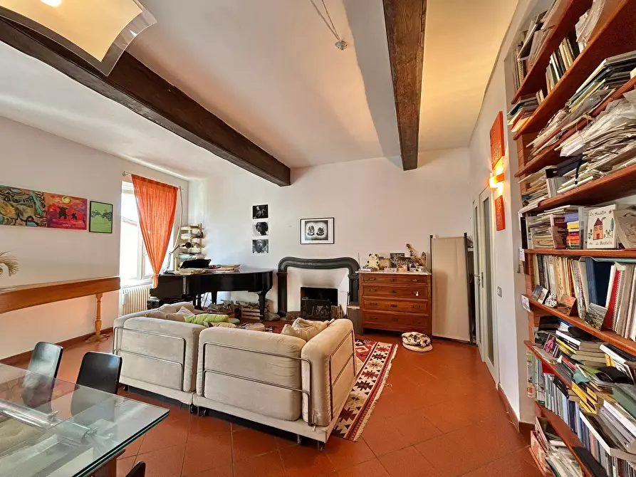 Immagine 9 di Pentalocale in vendita  a Sarzana