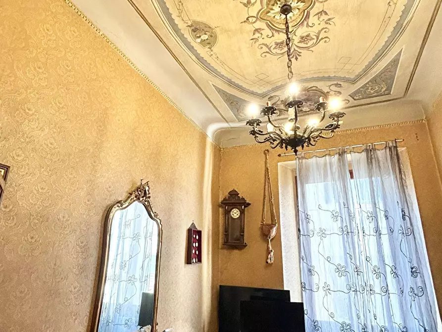 Immagine 1 di Pentalocale in vendita  a Sarzana