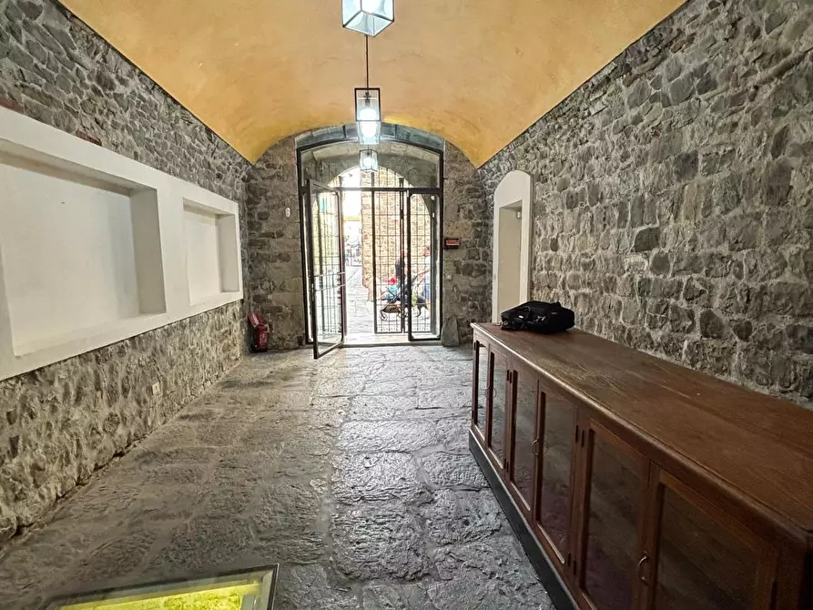 Immagine 1 di Locale commerciale in affitto  a Sarzana