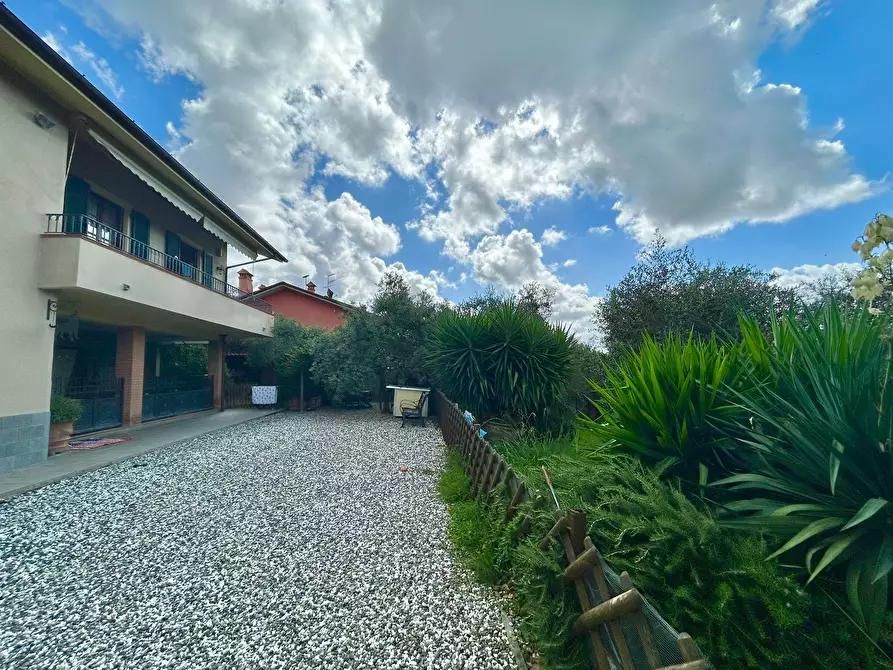 Immagine 10 di Villa in vendita  a Sarzana