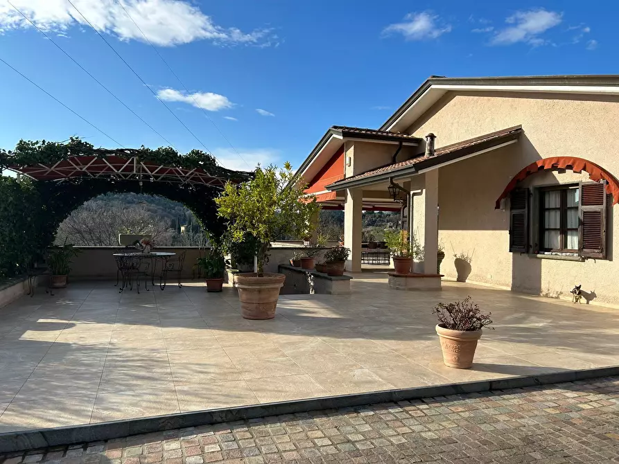 Immagine 8 di Villa in vendita  a Sarzana