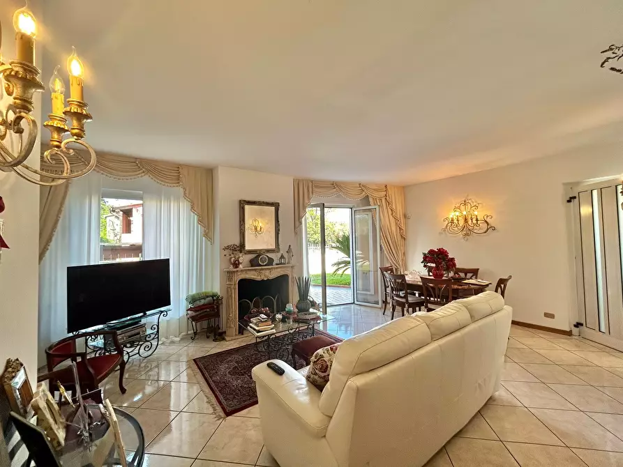 Immagine 27 di Porzione di casa in vendita  a Fosdinovo