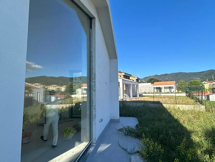 Immagine 17 di Villa in vendita  a Sarzana