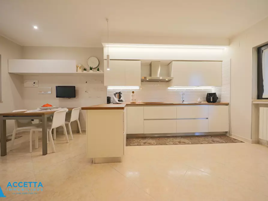 Immagine 5 di Villa in vendita  in Via Cantoni 20 a Taranto