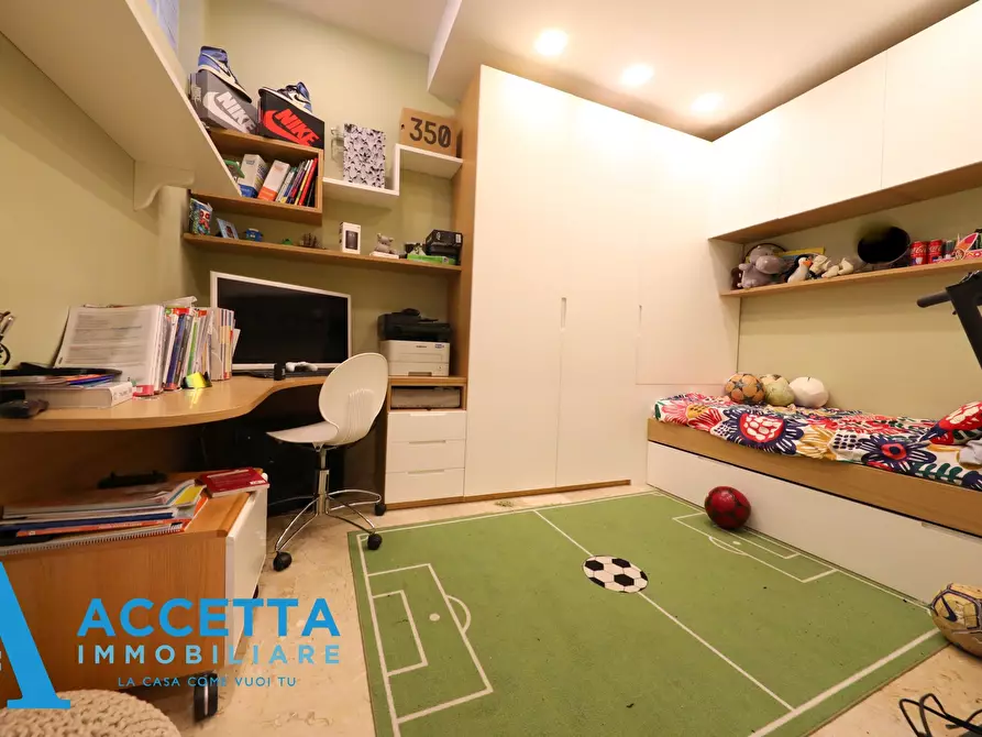 Immagine 18 di Quadrilocale in vendita  in Piazza Giovanni XXIII 13 a Taranto