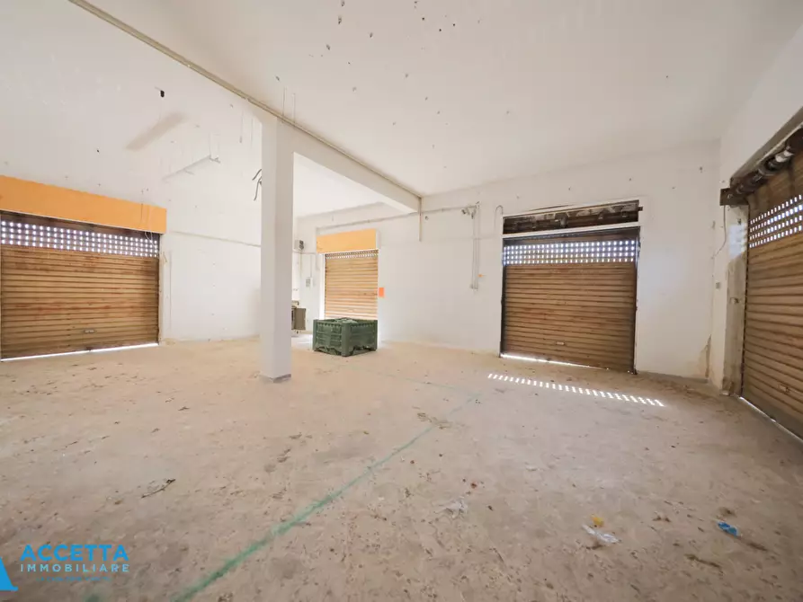 Immagine 7 di Locale commerciale in vendita  in Corso Vittorio Emanuele II 11 a Taranto