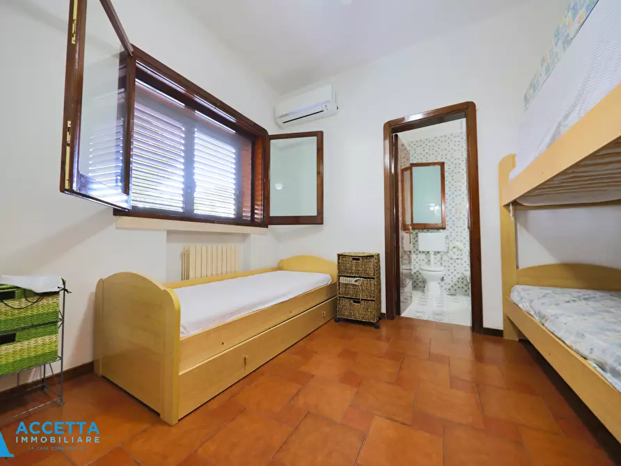 Immagine 25 di Villa in vendita  in Via Girasoli 292 a Taranto