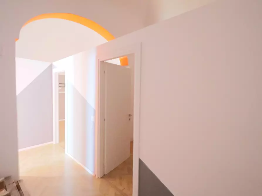 Immagine 13 di Locale commerciale in affitto  in Via Oberdan 31 a Taranto