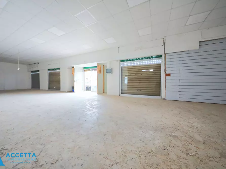 Immagine 15 di Locale commerciale in vendita  in Corso Vittorio Emanuele II 11 a Taranto