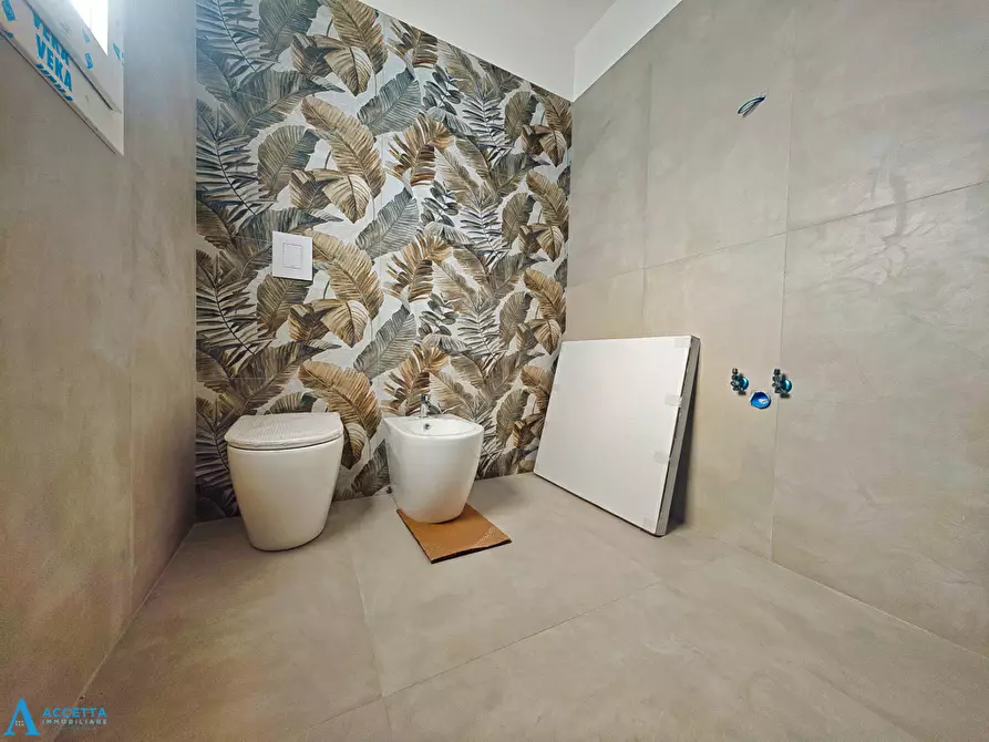 Immagine 21 di Villa in vendita  in Via Azalee a Taranto