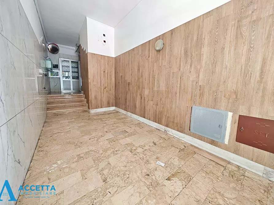 Immagine 22 di Trilocale in vendita  in Viale Liguria 27 a Taranto