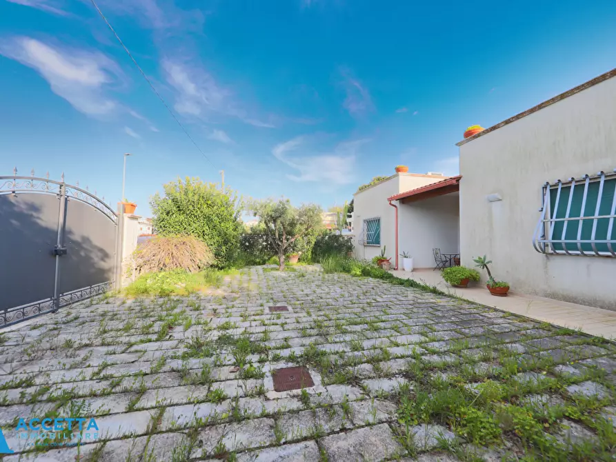 Immagine 25 di Villa in vendita  in Via Delfini 55 a Taranto