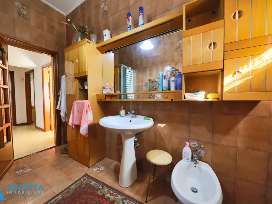 Immagine 22 di Quadrilocale in vendita  in Via della Croce 2 a Taranto