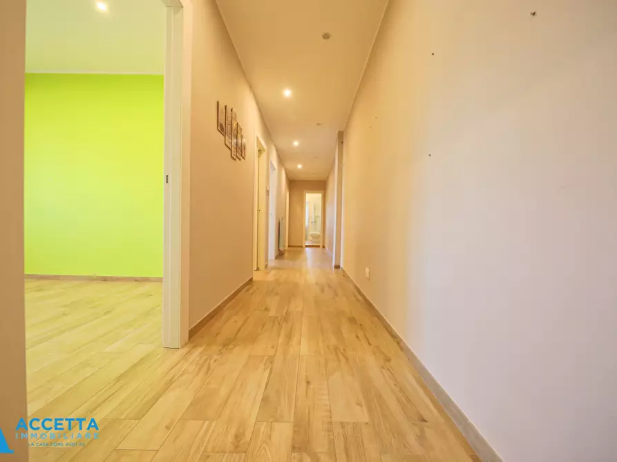 Immagine 10 di Trilocale in vendita  in Via Gattucci 13 a Taranto