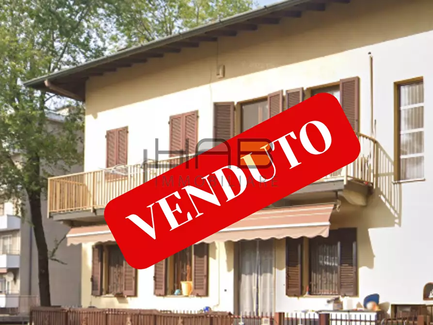 Immagine 1 di Villetta a schiera in vendita  in VIA VARESE a Busto Arsizio