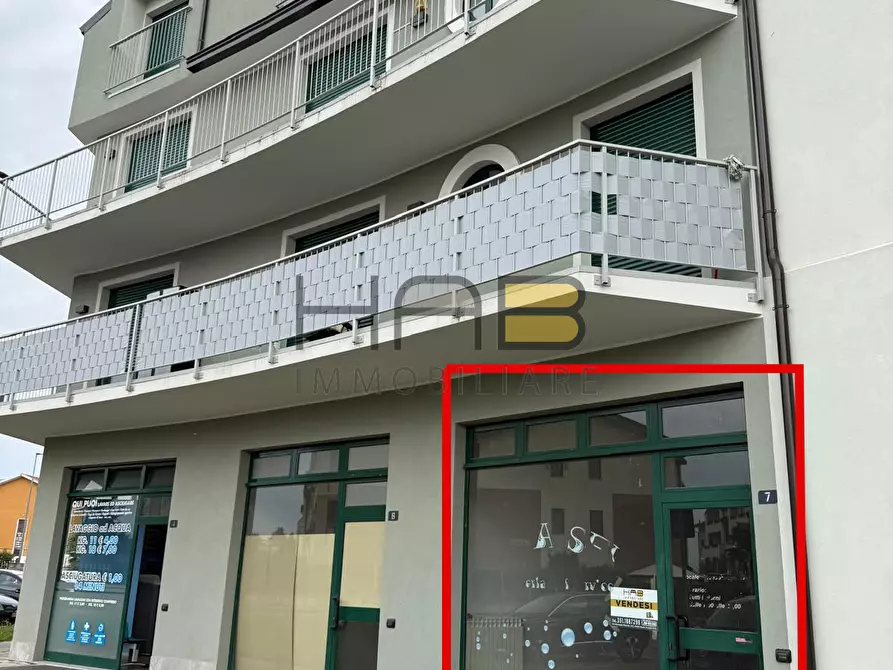 Immagine 1 di Attività commerciale in vendita  in LARGO FRASSATI 7 a Fagnano Olona