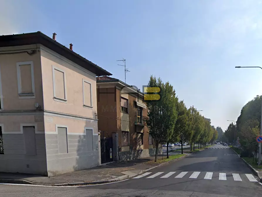 Immagine 1 di Casa semindipendente in vendita  in Via Montello a Busto Arsizio