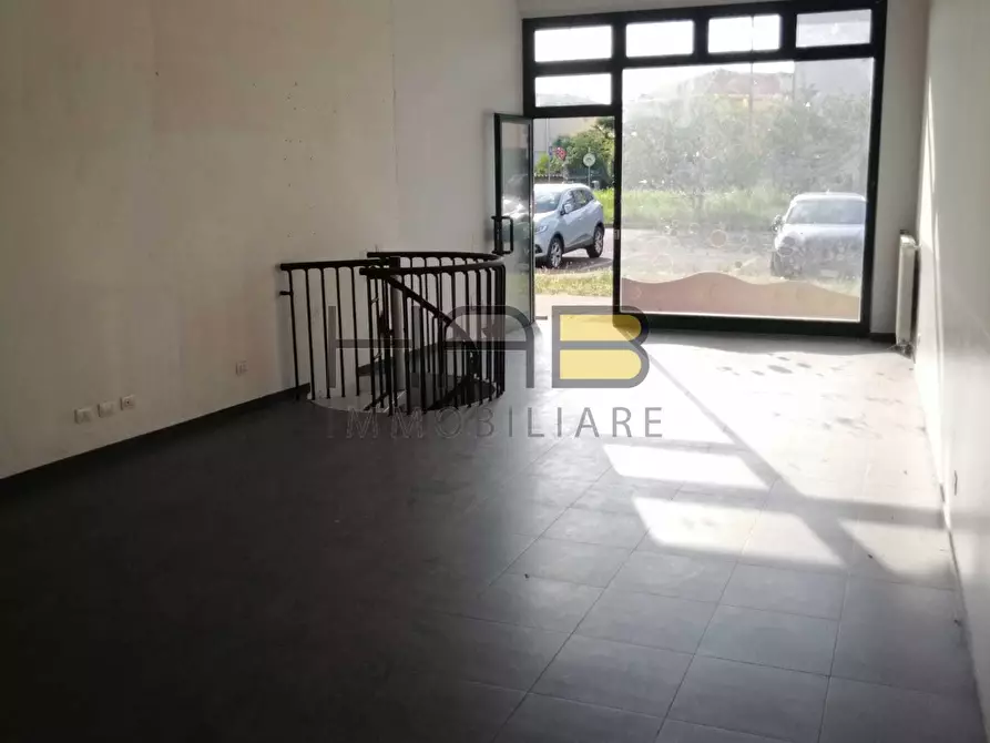 Immagine 4 di Attività commerciale in vendita  in LARGO FRASSATI 7 a Fagnano Olona