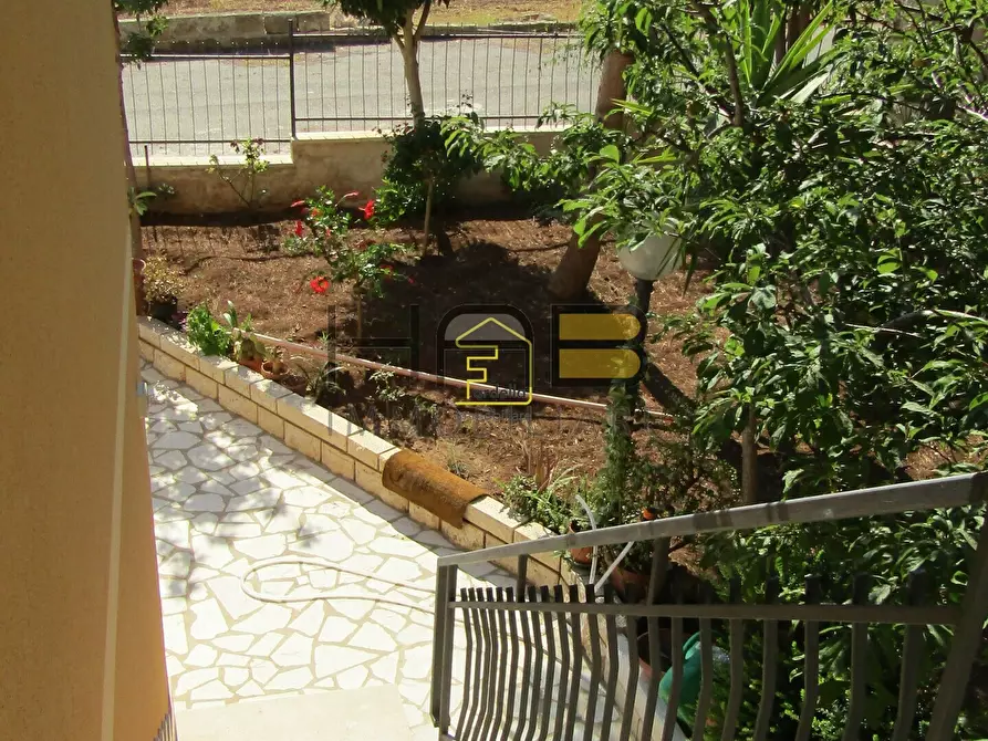 Immagine 3 di Trilocale in affitto  a Erice