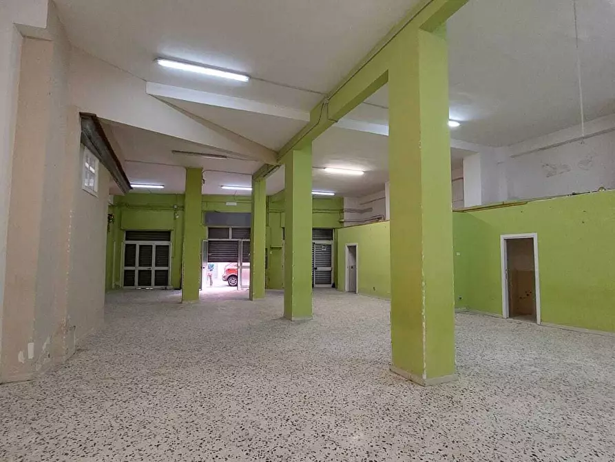 Immagine 6 di Locale commerciale in vendita  in Via Palinuro 137 a Salerno