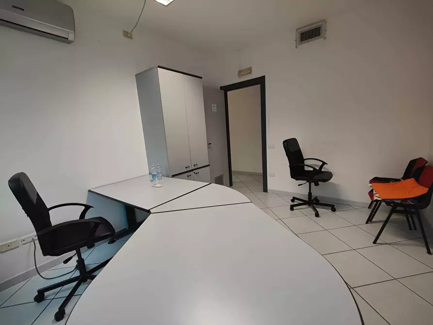 Immagine 3 di Ufficio in vendita  in Via San Leonardo 52 a Salerno