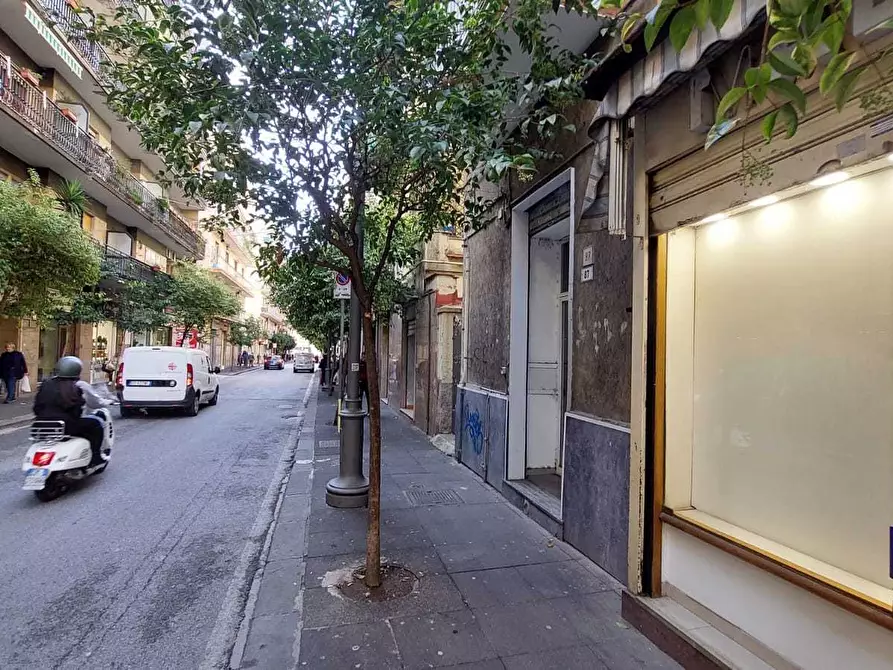 Immagine 16 di Locale commerciale in vendita  in Via del Carmine 89 a Salerno