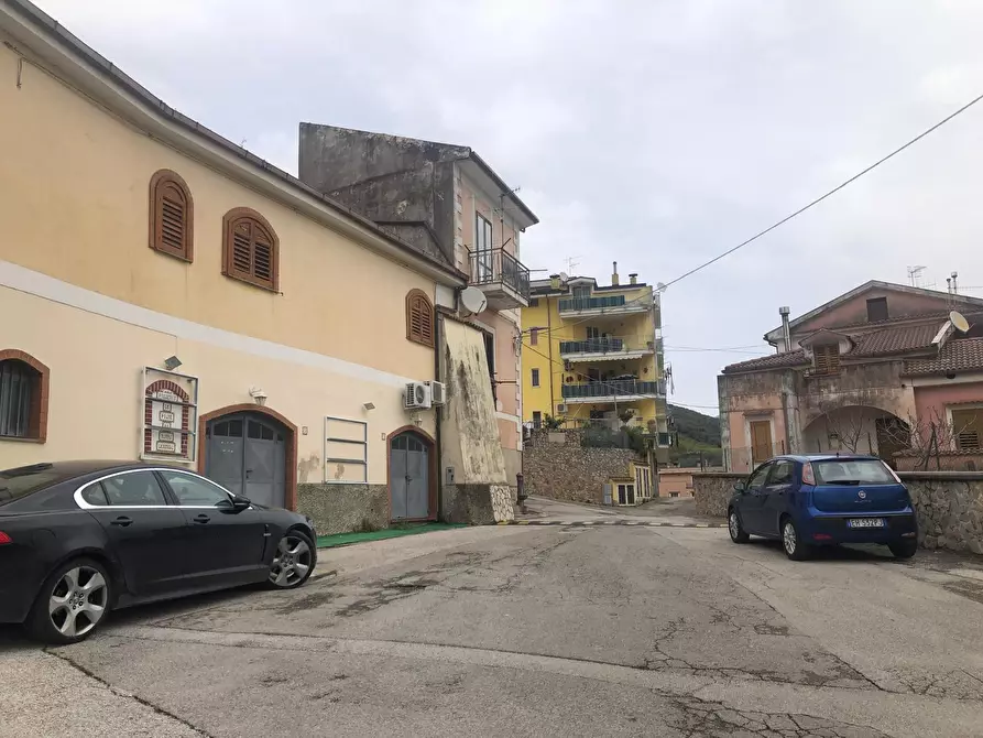 Immagine 11 di Bilocale in vendita  in Via Pigne 11 a San Cipriano Picentino