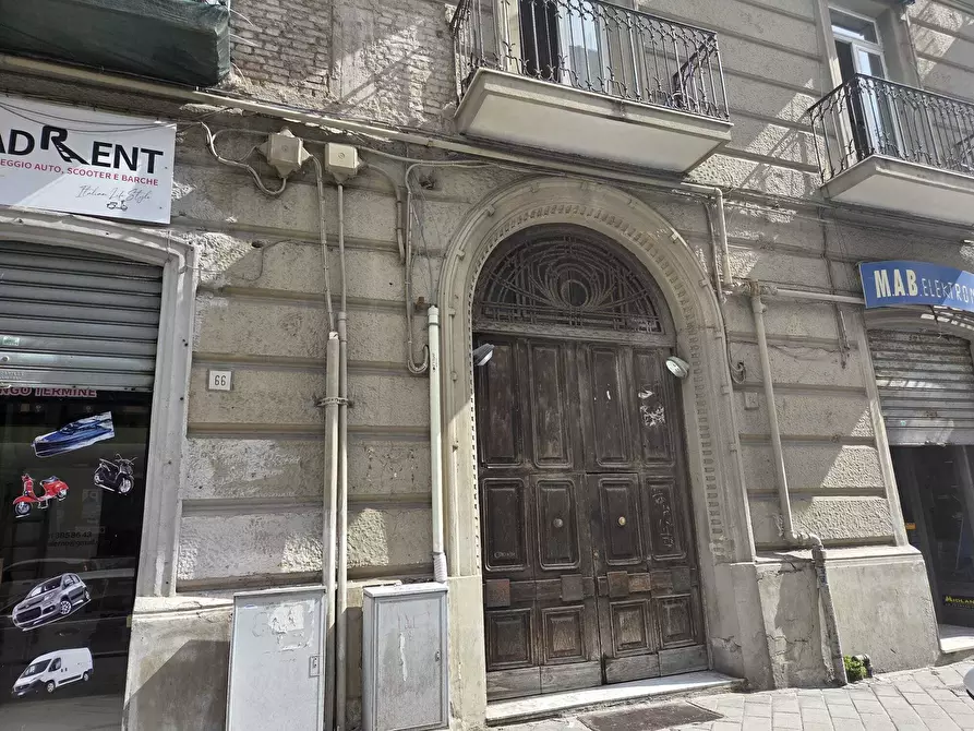 Immagine 3 di Trilocale in vendita  in Corso Giuseppe Garibaldi a Salerno