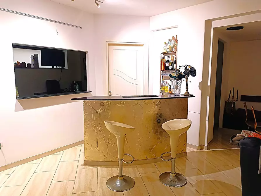 Immagine 15 di Locale commerciale in vendita  in Via Sant'Eremita 27 a Salerno