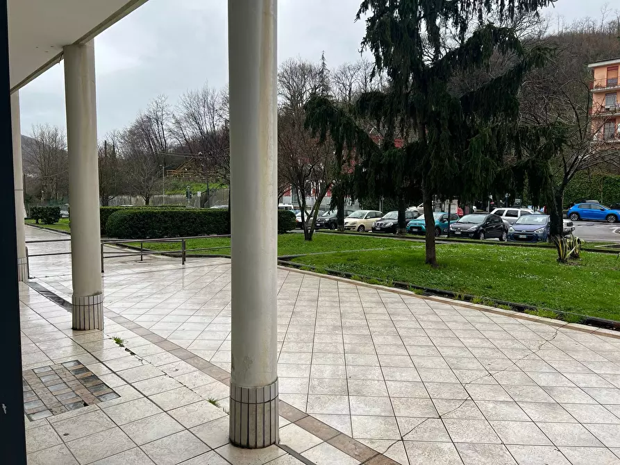 Immagine 12 di Locale commerciale in affitto  in Corso Giuseppe Garibaldi 32 a Baronissi