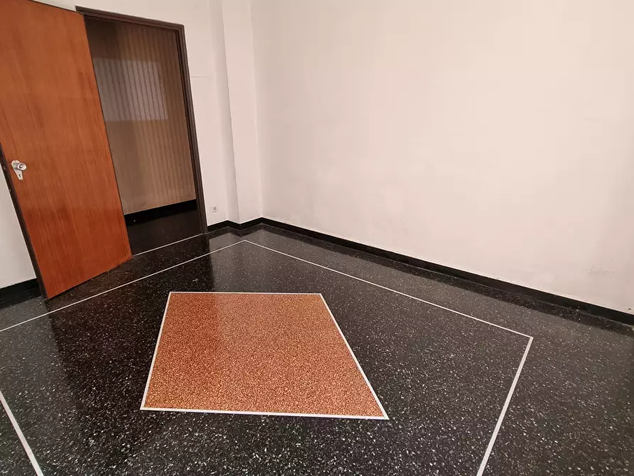 Immagine 13 di Pentalocale in vendita  in Via Paolo Anfossi 68c a Genova