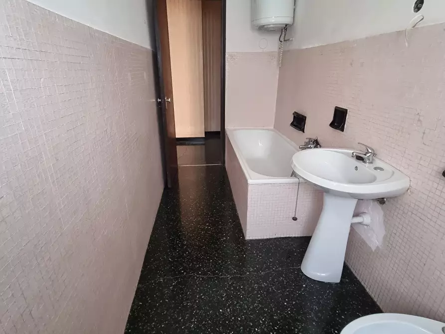 Immagine 25 di Pentalocale in vendita  in Via Paolo Anfossi 68c a Genova
