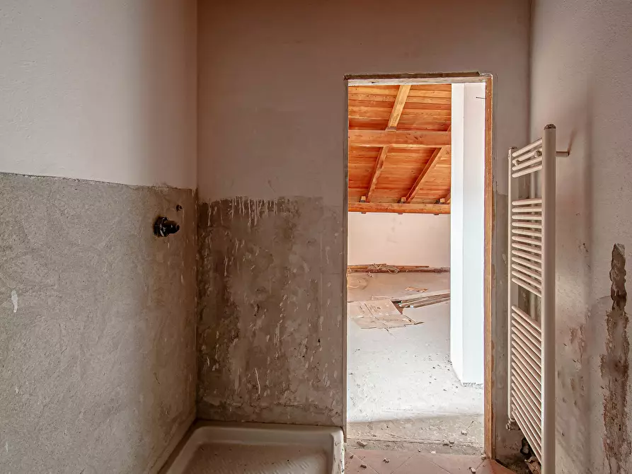 Immagine 18 di Trilocale in vendita  in Via Luigi Nino Malerba 2727 a Busalla