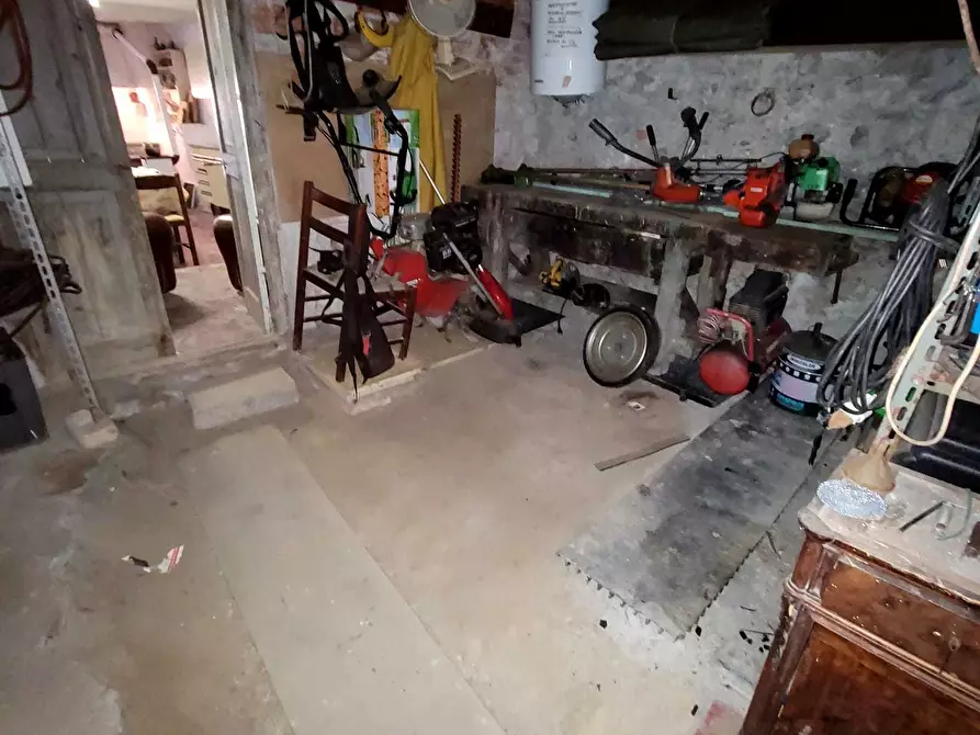 Immagine 76 di Pentalocale in vendita  in Via Campi 7 a Serra Riccò