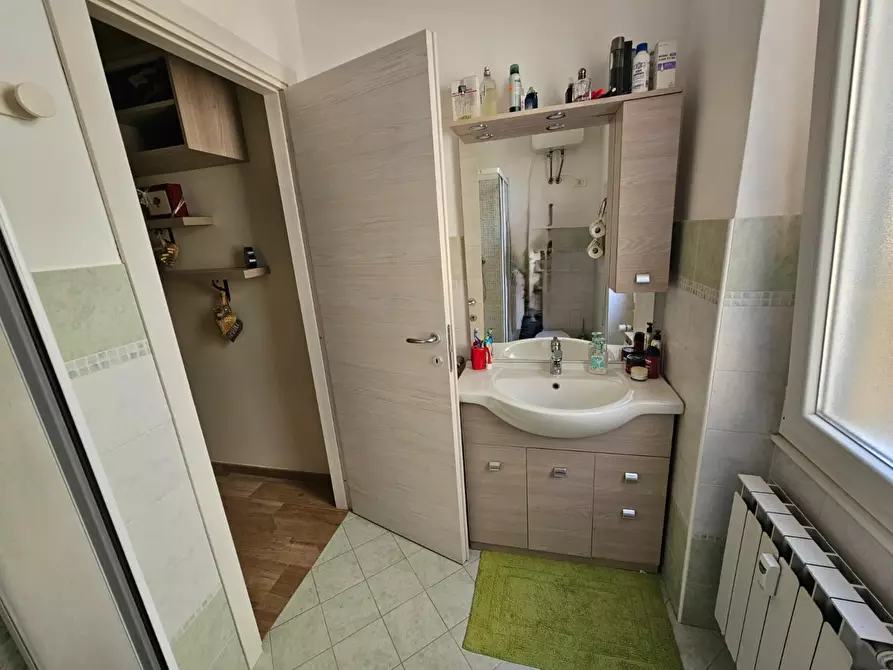 Immagine 16 di Bilocale in vendita  a Genova