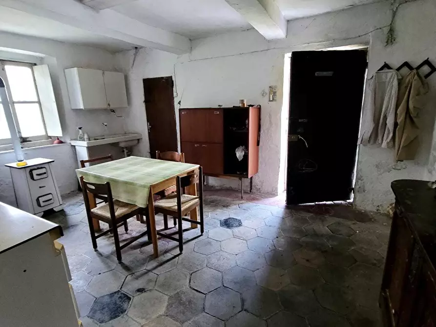 Immagine 52 di Pentalocale in vendita  in Via Campi 7 a Serra Riccò