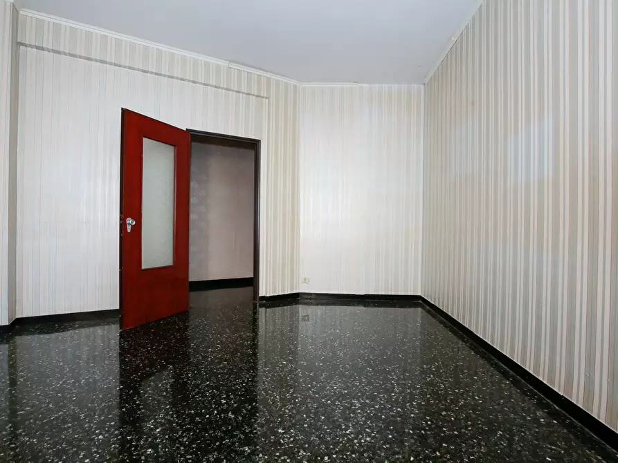 Immagine 4 di Pentalocale in vendita  in Via Paolo Anfossi 68c a Genova