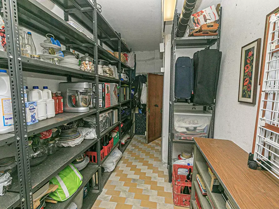 Immagine 36 di Pentalocale in vendita  in Via delle Acacie 10 a Genova