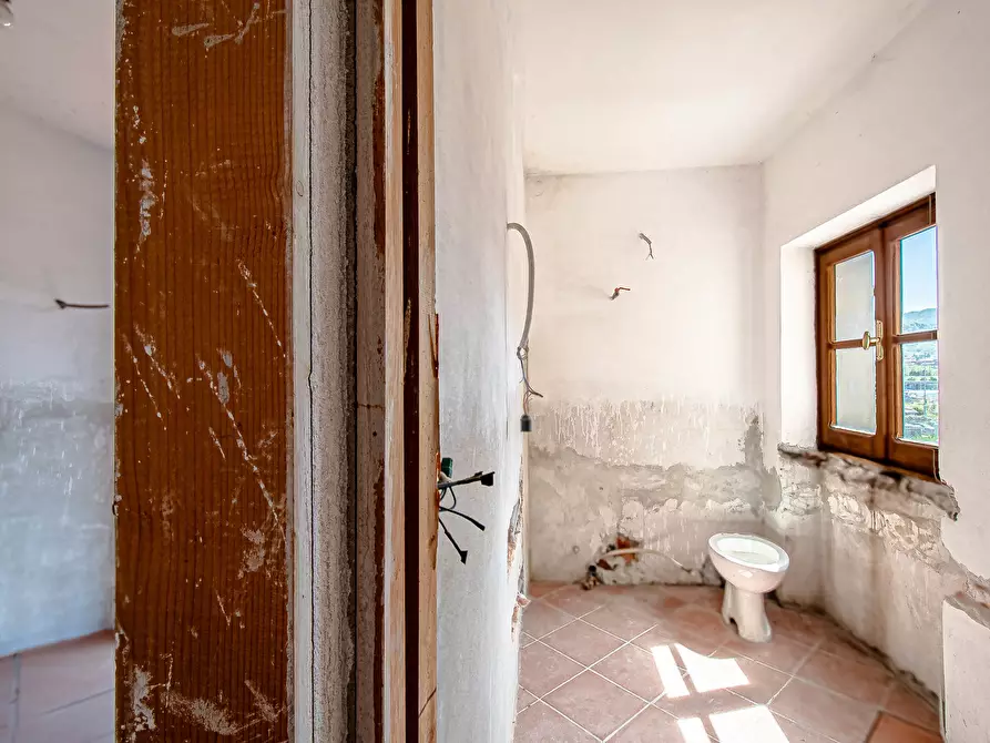 Immagine 8 di Trilocale in vendita  in Via Luigi Nino Malerba 2727 a Busalla