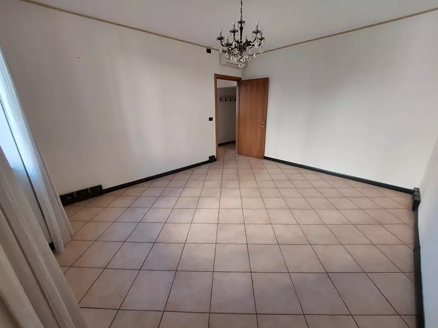 Immagine 3 di Ufficio in affitto  a Campomorone